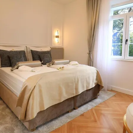 Garden Luxury 게스트하우스 4*