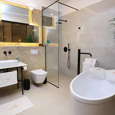 게스트하우스 Garden Luxury 4*